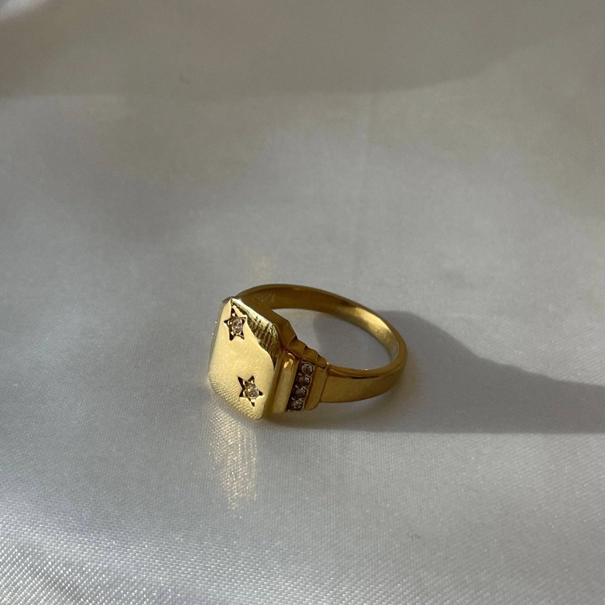 Álainn Gold Star Signet Ring - Image 6