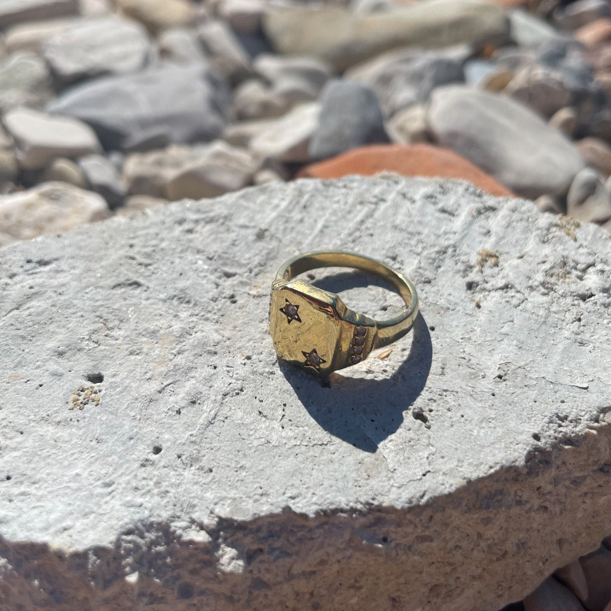 Álainn Gold Star Signet Ring - Image 7